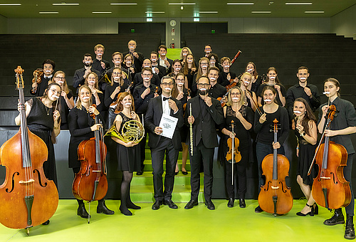 Die Mitglieder des Orchesters