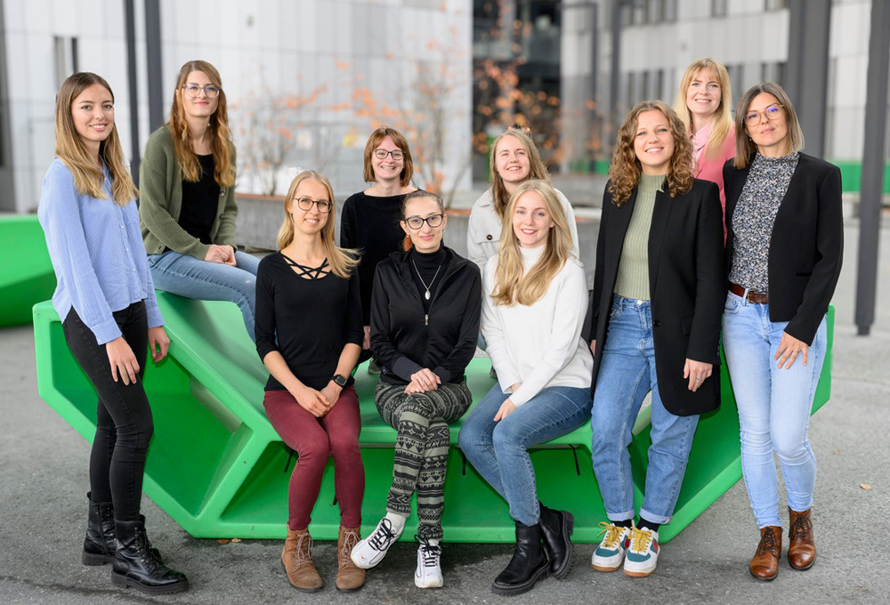 Das Team der Arbeitsgruppe mit Teamleiterin Julia Kargl.